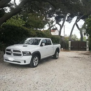 Villa Au Calme Avec Exterieur Et Parking Gratuit Aux Portes D'aix Et Emplacement Ideal, Marseille
